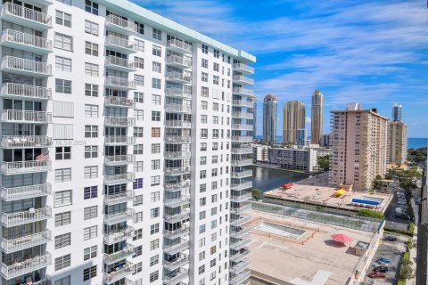 Купить кондоминиум в Санни-Айлс-Бич, Флорида 3 спальни, 164.9м2, № 1957794 - фото 30