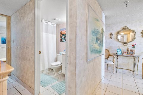 Купить кондоминиум в Санни-Айлс-Бич, Флорида 3 спальни, 164.9м2, № 1957794 - фото 19