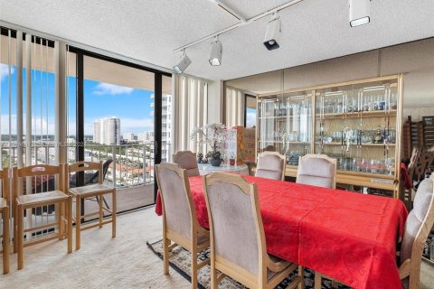 Купить кондоминиум в Санни-Айлс-Бич, Флорида 3 спальни, 164.9м2, № 1957794 - фото 13