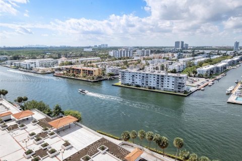 Купить кондоминиум в Санни-Айлс-Бич, Флорида 3 спальни, 164.9м2, № 1957794 - фото 28