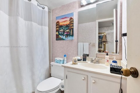 Купить кондоминиум в Санни-Айлс-Бич, Флорида 3 спальни, 164.9м2, № 1957794 - фото 20