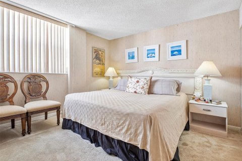 Купить кондоминиум в Санни-Айлс-Бич, Флорида 3 спальни, 164.9м2, № 1957794 - фото 18