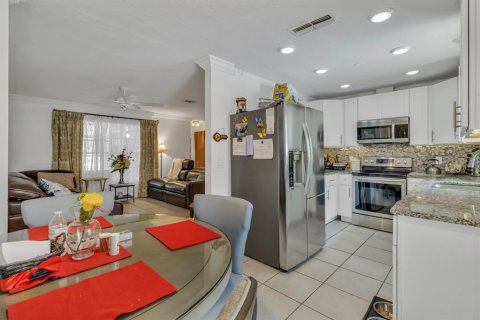 House in Orlando, Florida 3 bedrooms, 109.25 sq.m. № 1904351 - photo 6
