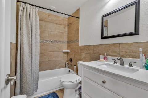 House in Orlando, Florida 3 bedrooms, 109.25 sq.m. № 1904351 - photo 20