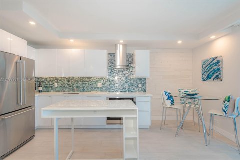 Copropriété à louer à Miami Beach, Floride: 55.74 m2 № 2177988 - photo 11