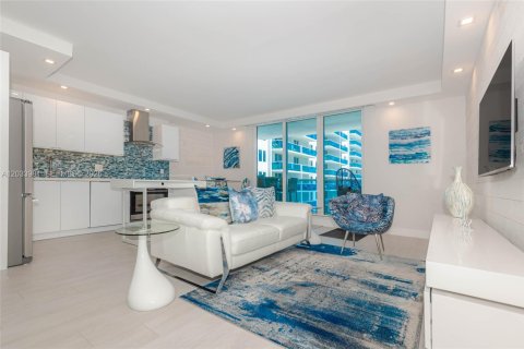 Copropriété à louer à Miami Beach, Floride: 55.74 m2 № 2177988 - photo 4
