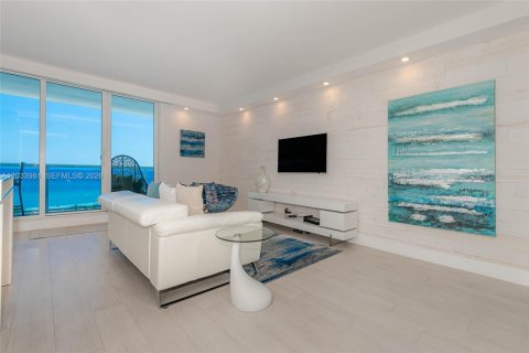 Copropriété à louer à Miami Beach, Floride: 55.74 m2 № 2177988 - photo 2