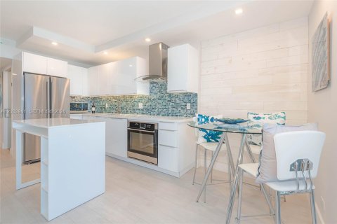 Copropriété à louer à Miami Beach, Floride: 55.74 m2 № 2177988 - photo 9