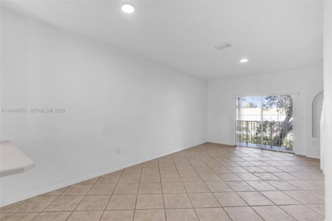 Townhouse in Doral, Florida 2 bedrooms, 106.84 sq.m. № 2001573 - photo 4