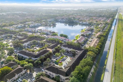 Townhouse in Doral, Florida 2 bedrooms, 106.84 sq.m. № 2001573 - photo 30