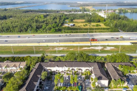 Townhouse in Doral, Florida 2 bedrooms, 106.84 sq.m. № 2001573 - photo 26