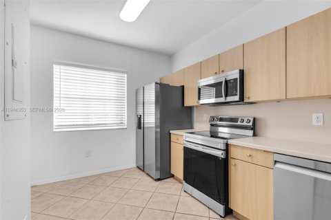 Townhouse in Doral, Florida 2 bedrooms, 106.84 sq.m. № 2001573 - photo 8