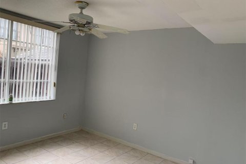 Touwnhouse à louer à Hialeah, Floride: 1 chambre, 186.73 m2 № 1983456 - photo 5