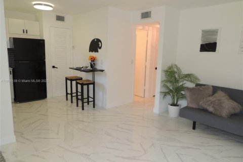 Condo in Oakland Park, Florida, 2 bedrooms  № 1874633 - photo 4