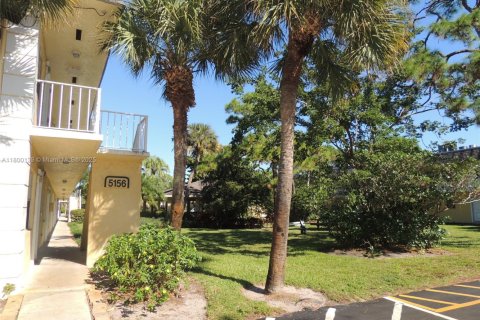 Condo in Oakland Park, Florida, 2 bedrooms  № 1874633 - photo 25