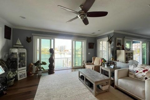 House in Madeira Beach, Florida 4 bedrooms, 260.5 sq.m. № 1911464 - photo 9