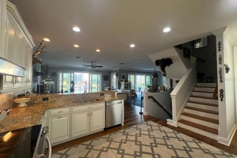 Casa en venta en Madeira Beach, Florida, 4 dormitorios, 260.5 m2 № 1911464 - foto 5