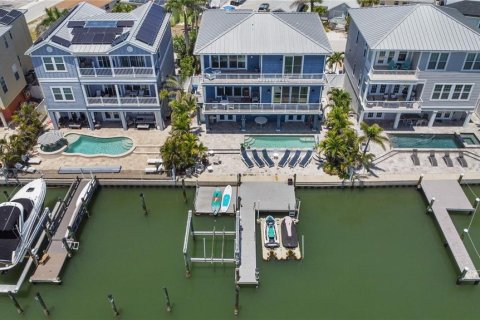 Villa ou maison à vendre à Madeira Beach, Floride: 4 chambres, 260.5 m2 № 1911464 - photo 1