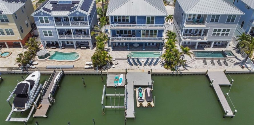 Villa ou maison à Madeira Beach, Floride 4 chambres, 260.5 m2 № 1911464