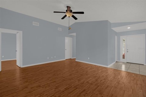 Villa ou maison à louer à Orlando, Floride: 2 chambres, 128.21 m2 № 2415059 - photo 4