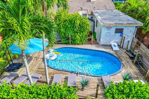 Снять в аренду виллу или дом в Майами, Флорида 5 спален, 263.01м2, № 1991305 - фото 4