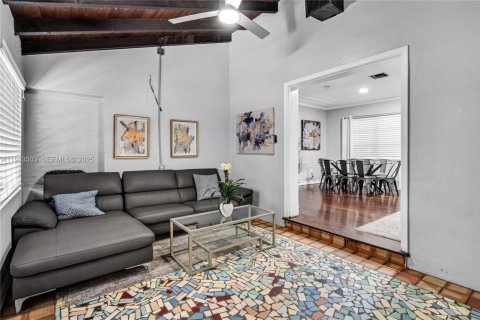 Снять в аренду виллу или дом в Майами, Флорида 5 спален, 263.01м2, № 1991305 - фото 16