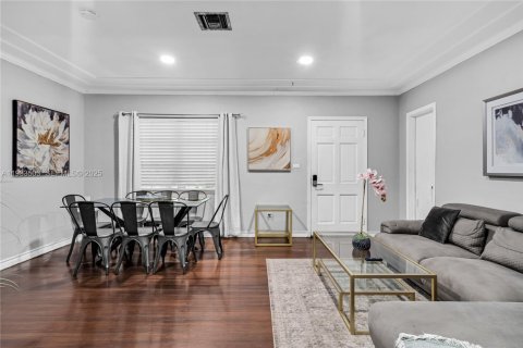 Снять в аренду виллу или дом в Майами, Флорида 5 спален, 263.01м2, № 1991305 - фото 14