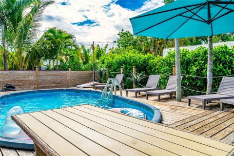 Снять в аренду виллу или дом в Майами, Флорида 5 спален, 263.01м2, № 1991305 - фото 10