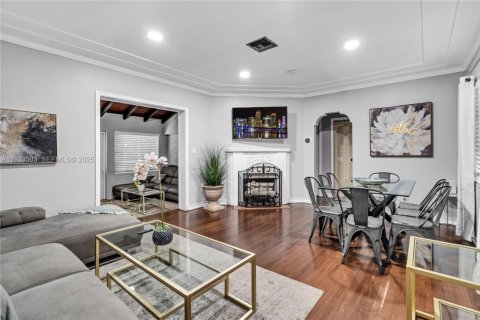 Снять в аренду виллу или дом в Майами, Флорида 5 спален, 263.01м2, № 1991305 - фото 12