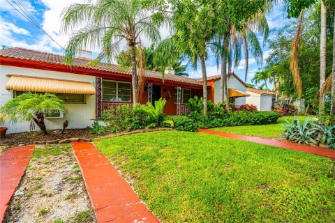 Снять в аренду виллу или дом в Майами, Флорида 5 спален, 263.01м2, № 1991305 - фото 3