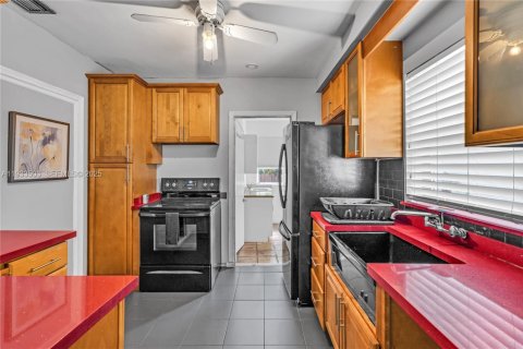 Снять в аренду виллу или дом в Майами, Флорида 5 спален, 263.01м2, № 1991305 - фото 21