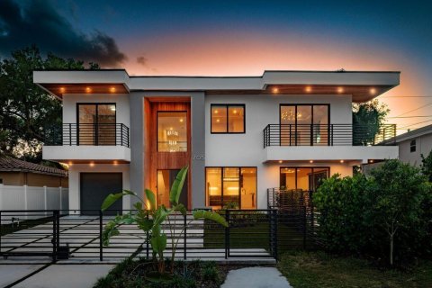 House in Fort Lauderdale, Florida 3 bedrooms, 228.35 sq.m. № 2083636