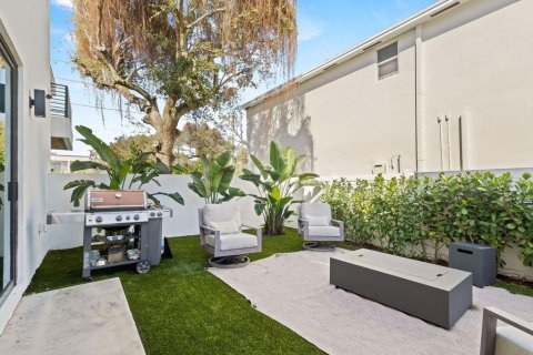 House in Fort Lauderdale, Florida 3 bedrooms, 228.35 sq.m. № 2083636 - photo 12
