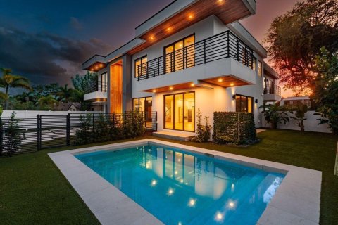 House in Fort Lauderdale, Florida 3 bedrooms, 228.35 sq.m. № 2083636 - photo 2