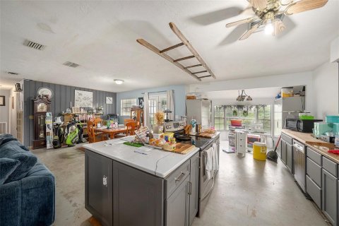 House in Dade City, Florida 3 bedrooms, 124.49 sq.m. № 1902046 - photo 4