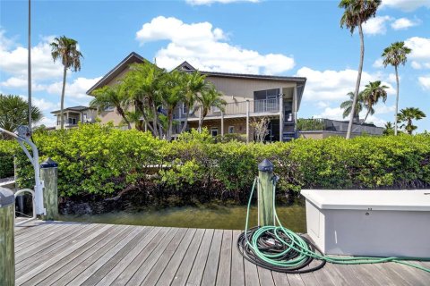 House in Apollo Beach, Florida 4 bedrooms, 386.38 sq.m. № 2195856 - photo 13