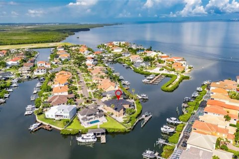 House in Apollo Beach, Florida 4 bedrooms, 386.38 sq.m. № 2195856 - photo 6