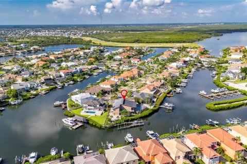 House in Apollo Beach, Florida 4 bedrooms, 386.38 sq.m. № 2195856 - photo 7