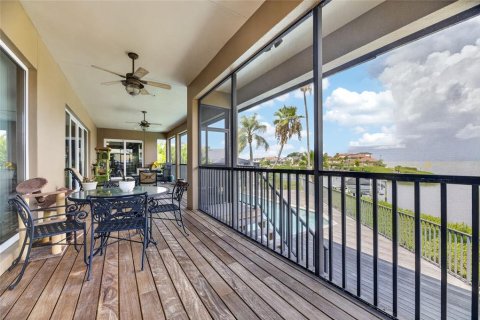 House in Apollo Beach, Florida 4 bedrooms, 386.38 sq.m. № 2195856 - photo 17