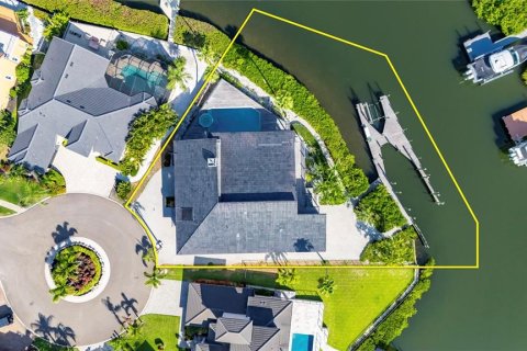 House in Apollo Beach, Florida 4 bedrooms, 386.38 sq.m. № 2195856 - photo 8
