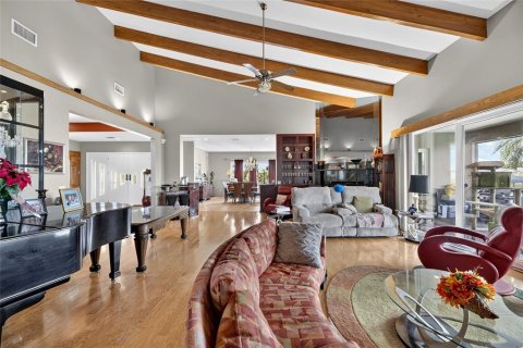 House in Apollo Beach, Florida 4 bedrooms, 386.38 sq.m. № 2195856 - photo 26