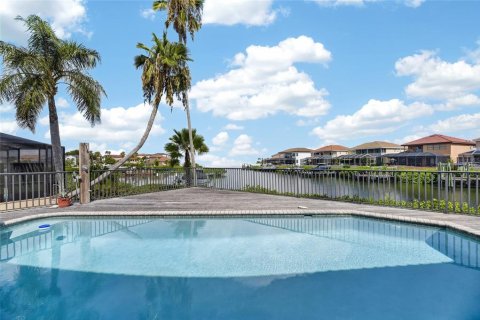 House in Apollo Beach, Florida 4 bedrooms, 386.38 sq.m. № 2195856 - photo 15