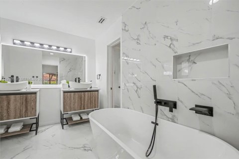 Купить виллу или дом в Пальметто-Бей, Флорида 3 спальни, 172.71м2, № 2282787 - фото 17