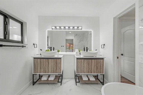 Купить виллу или дом в Пальметто-Бей, Флорида 3 спальни, 172.71м2, № 2282787 - фото 16