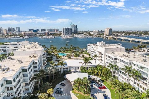 Condo in Palm Beach, Florida, 2 bedrooms № 2189310