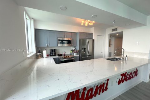 Condo in Miami Beach, Florida, 2 bedrooms  № 2076768 - photo 8