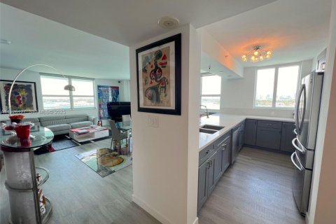 Condo in Miami Beach, Florida, 2 bedrooms  № 2076768 - photo 5