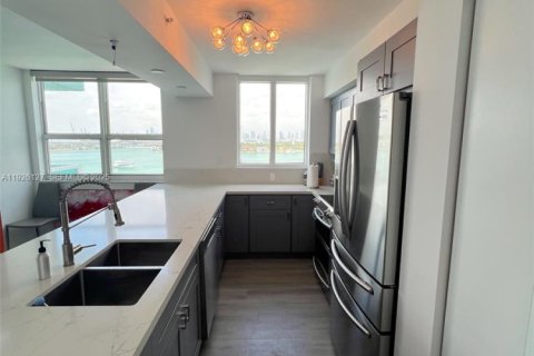 Condo in Miami Beach, Florida, 2 bedrooms  № 2076768 - photo 6