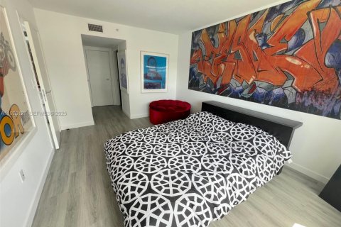 Condo in Miami Beach, Florida, 2 bedrooms  № 2076768 - photo 19