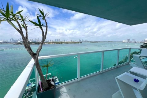 Condo in Miami Beach, Florida, 2 bedrooms  № 2076768 - photo 15